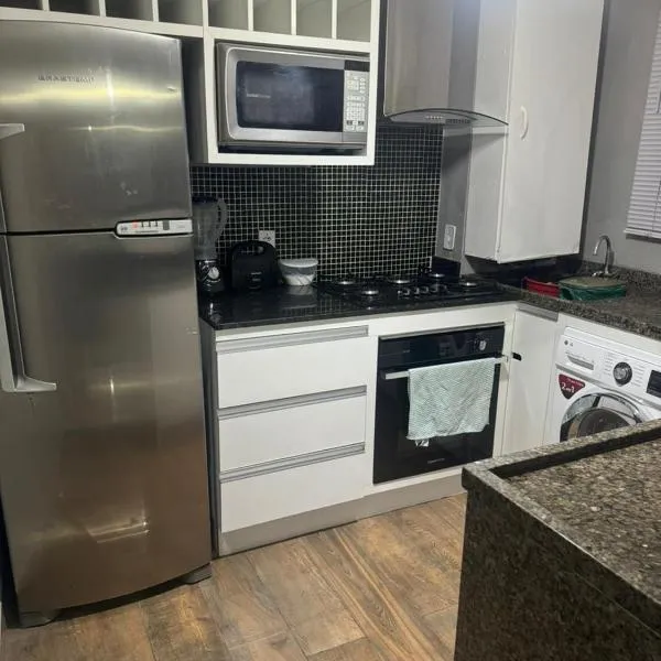 Apê 102, ao lado da Graal, Dutra e próximo da Amam, hotel in Resende
