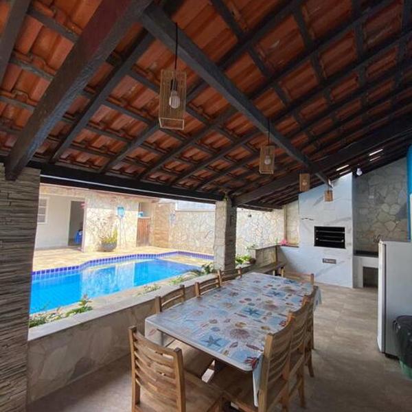 Casa com piscina a 300 metros do Mar