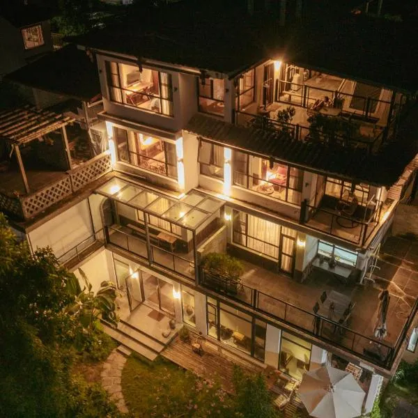 Yangshuo Shui Mo Ju courtyard-Yangshuo Raiway St'ation free pick up for two nights، فندق في يانغتشو