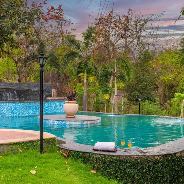 StayVista at Maple Farms with Pool, BBQ & Bonfire, hotel v destinaci Sohna