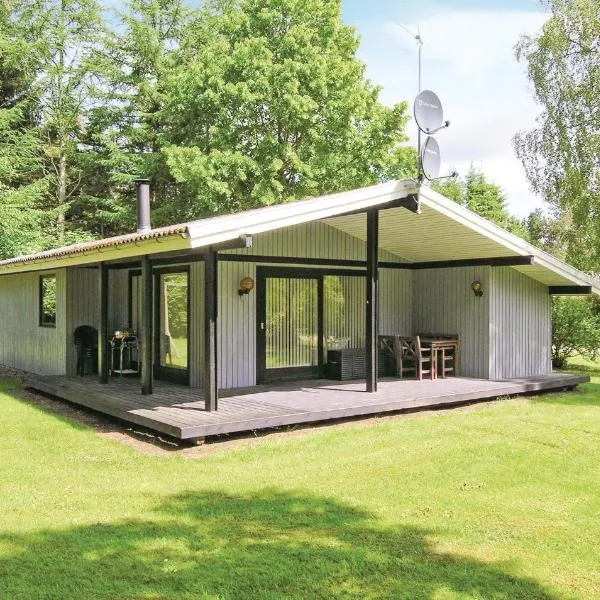 Nice Home In Glesborg With Wifi, готель у місті Glesborg