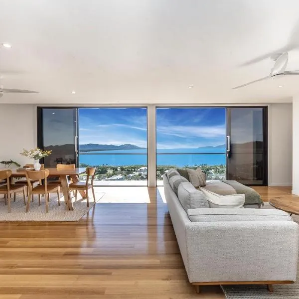Incredible Views, Open Spaces, Luxury Escapes Townsville Villa, hotel in Belgian Gardens