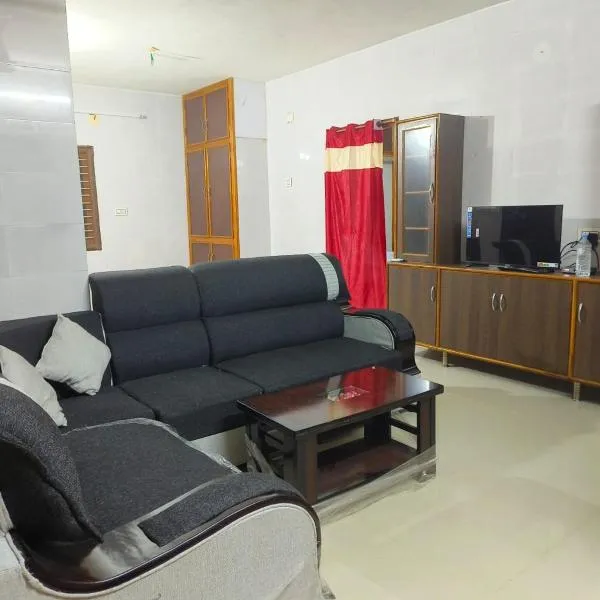 HB'S Nest HOMESTAY SPACIOUS 2BHK HILL VIEW APPARTMENT, hotel v destinaci Tirupati