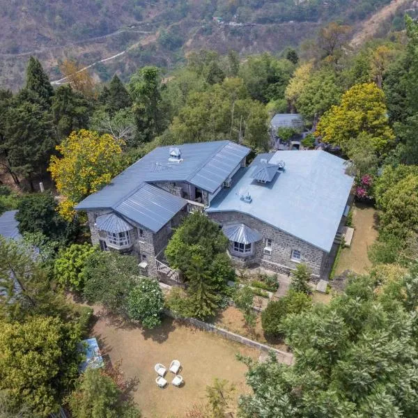 StayVista at House of Hive - Garden, BBQ and Heater, hotel in Nainital