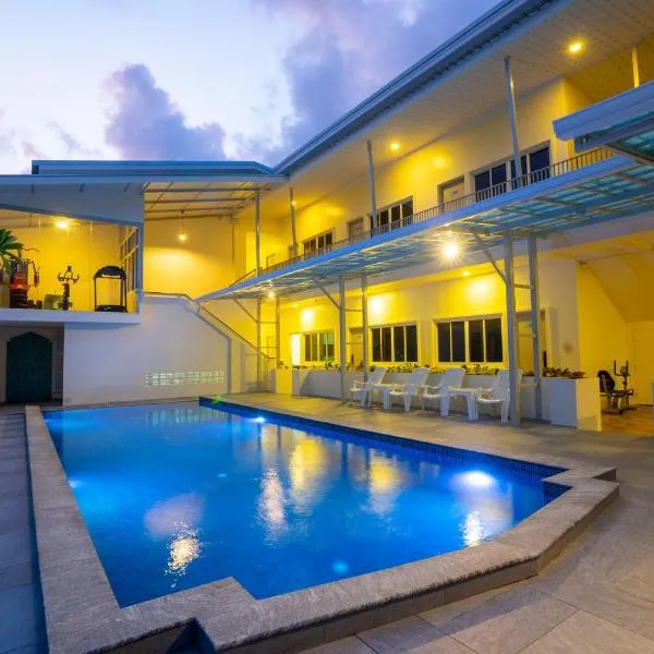 Puean Chang Resort Phuket, hotel v destinaci Thalang