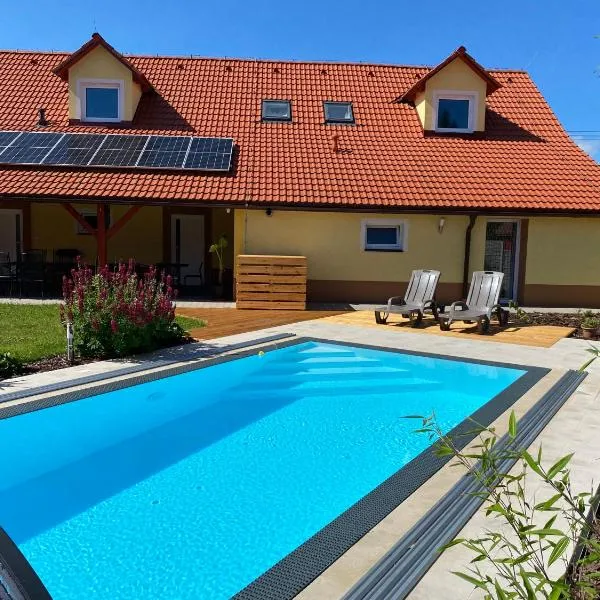 Ubytování ve Starém Dvoře, hotel in Třemošnice