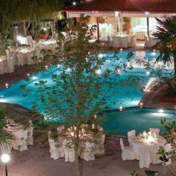 Four Seasons Hotel, hotel v destinaci Trílofon