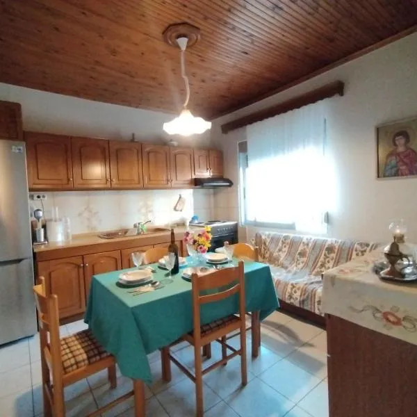 GIANNIS house 1, hotel v destinácii Iraklitsa
