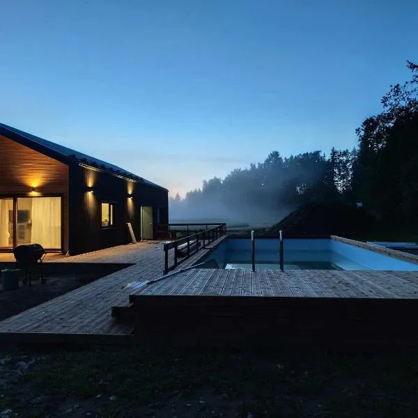 Rapla Ratsakeskuse puhkemaja, Rapla Equestrian Centre holidayhouse, hotel in Libadu