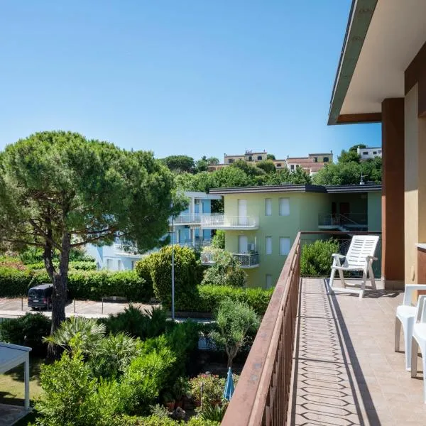 M153 - Marcelli, nuovo trilocale con terrazzo, hotel v destinácii Marcelli
