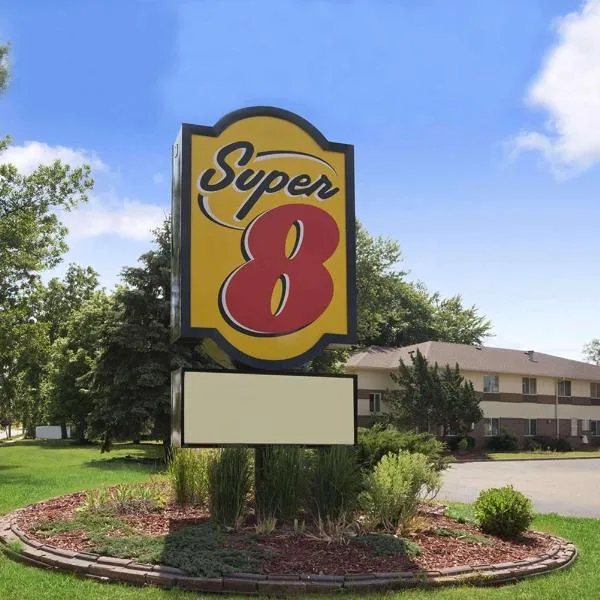 Super 8 by Wyndham Whitewater WI, hotel v destinaci Whitewater