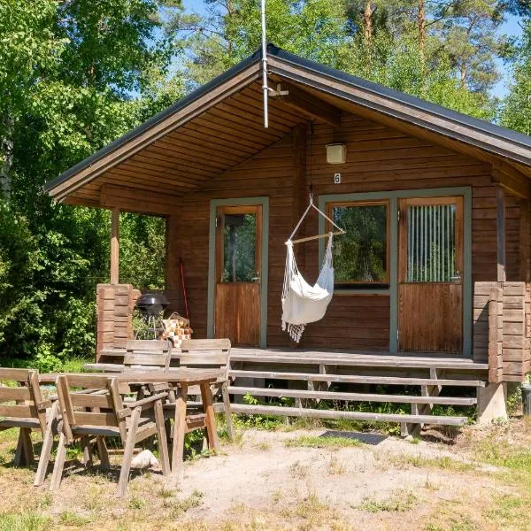 Pinetree Cottages Cabin with loft, hotel em Pyhäranta