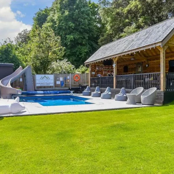 Luxurious oasis relax 32c pool, jacuzzi games bar, Hotel in Deal