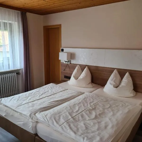 Pension Zum Grünen Wald, hotel a Feuchtwangen