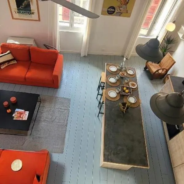 Magnifique LOFT Déco sur le port et à 5mn des plages wifi Clim 85 m2, hotel in La Ciotat