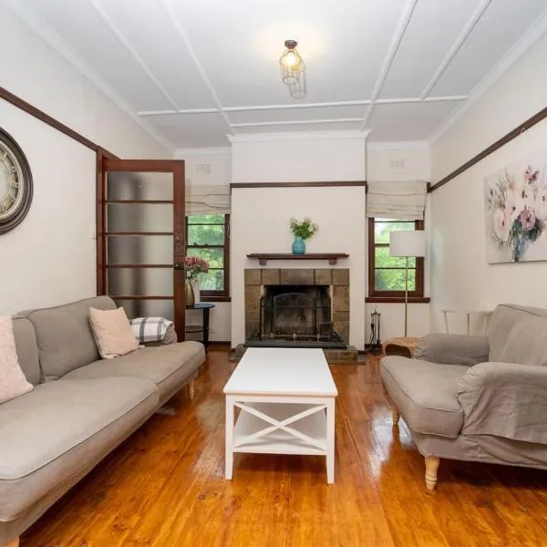 Beautifully Renovated Inner North Residence - Hosted by CanStay, hotel di Canberra