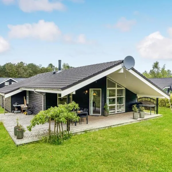 Awesome Home In Hadsund With Sauna, hotel in Hadsund