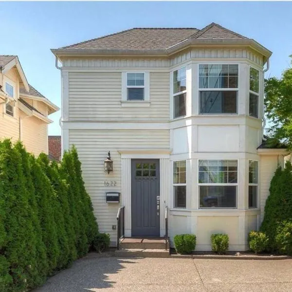 Adorable Cozy House with Parking and Loft!, hotel v destinaci Seattle