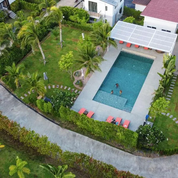 Naiwok Hills Resort, hotel en Haad Pleayleam