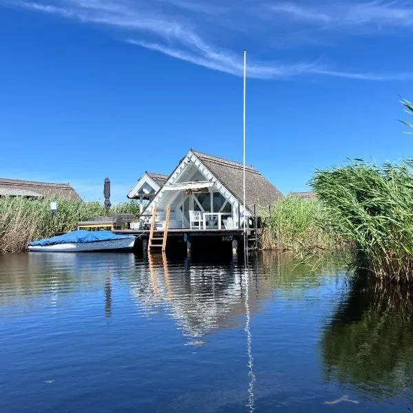 Seehütte Neusiedlersee - Seehaus inklusive Elektroboot, hotel v destinaci Rust