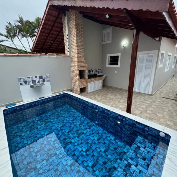 Casa nova na praia com piscina - Mongaguá, hotel in Mongaguá