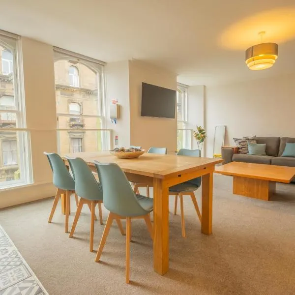 Henrys Apartment, DO NOT BOOK UNLESS YOU LIKE CLUB NOISE, hotel in Dundee