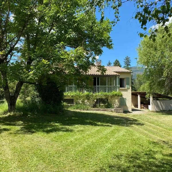 Belle maison de campagne familiale - 8 personnes, hotel v destinaci Lachau