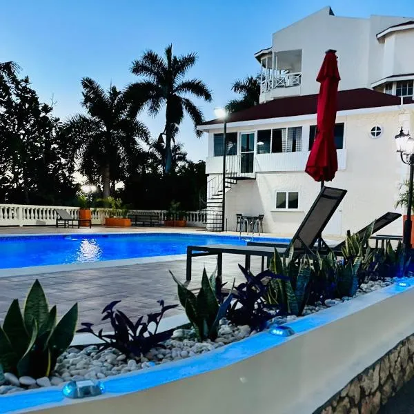 Falcon Oceanview 2br Condo-Airport Transportation Available-24-7Security, hotel v destinaci Montego Bay