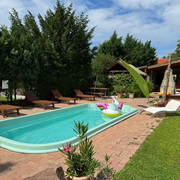 Rózsa Apartman 2, hotel v Alsóörsi