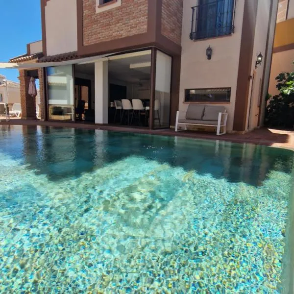 Villa Deluxe Nerja SilHouse, hotel v destinaci Nerja