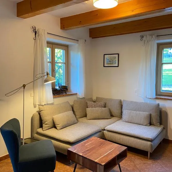 Ferienwohnung Attwengerhof,特勞恩基興的飯店