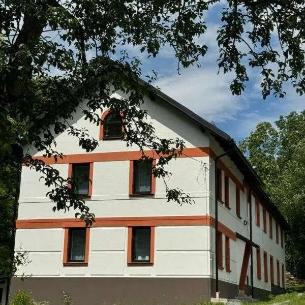 Tkalcovna U Zlatého potoka, hotel v destinaci Dobřany