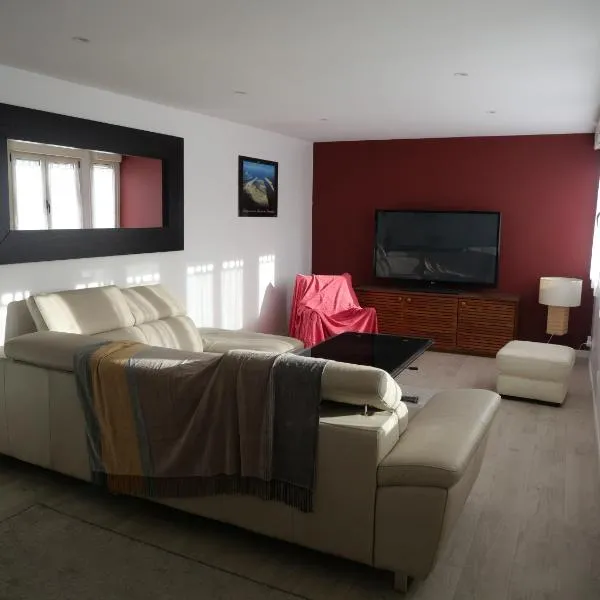 Appartement T5 110 m2 climatisé neuf, à 3 minutes des plages, des rues pietonnes Arcachon, hotel in Arcachon