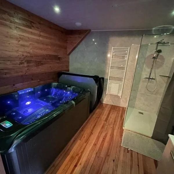 Logement avec jacuzzi Murat, hotel v destinácii Murat