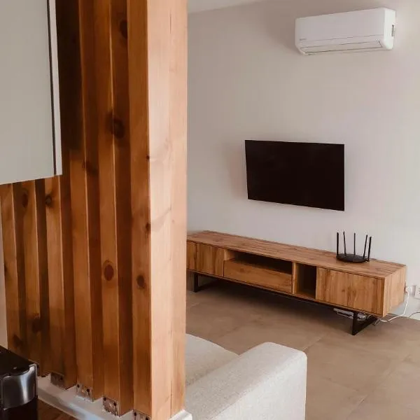 Two bedroom apartment with pool, hotel i Pafos