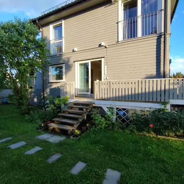 Villa with the garden, hotel in Hokksund