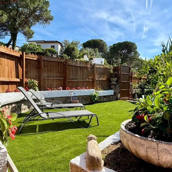 Cala Canyelles Villa & Private Studio with Garden, hotel i Lloret de Mar