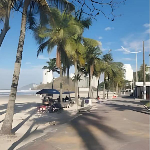 Praia Enseada - Apto 03 Quartos - 02 Vagas na Garagem - Com Elevador - 550M da Areia