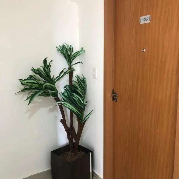 Apto térreo com 2 áreas externas, hotel in Botucatu