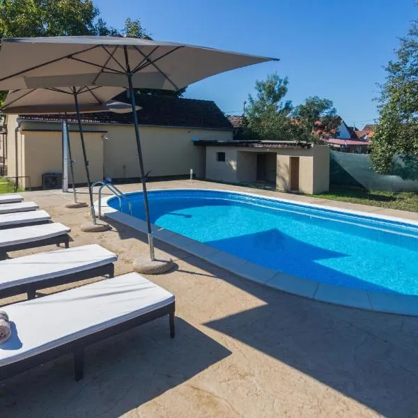 Beautiful Home In Donji Andrijevci, hotel in Garčin