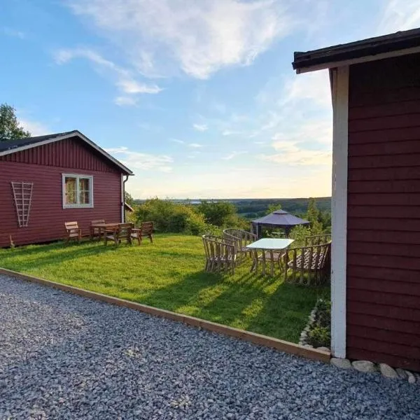 Fully renovated cottage with great hilltop views, hotel v destinaci Undenäs