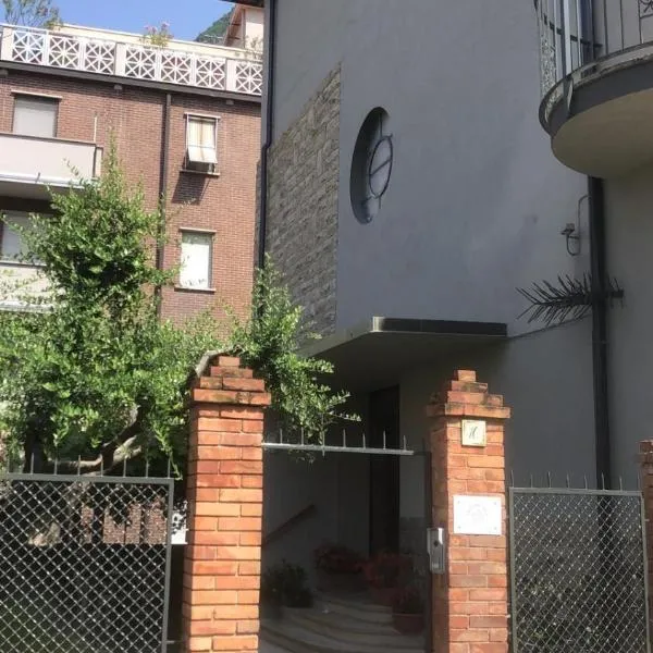 Nuova Casa vacanze nonna Prassede con giardino e posto auto, Hotel in Lecco