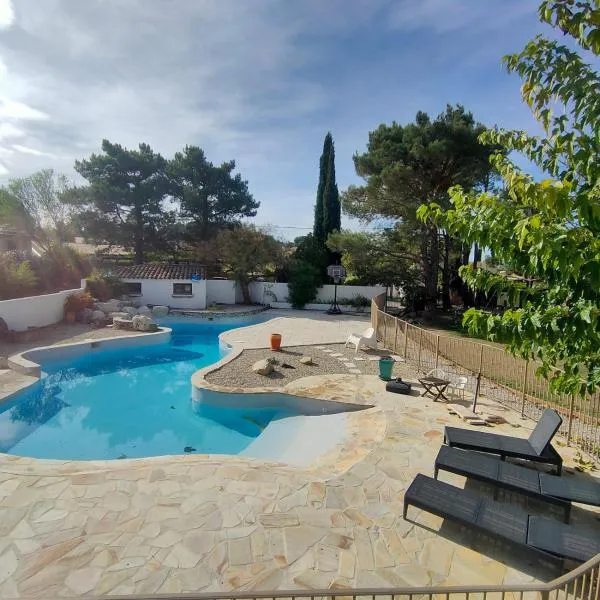 Gîte 5 personnes , Luberon, Provence, hotel in Pertuis