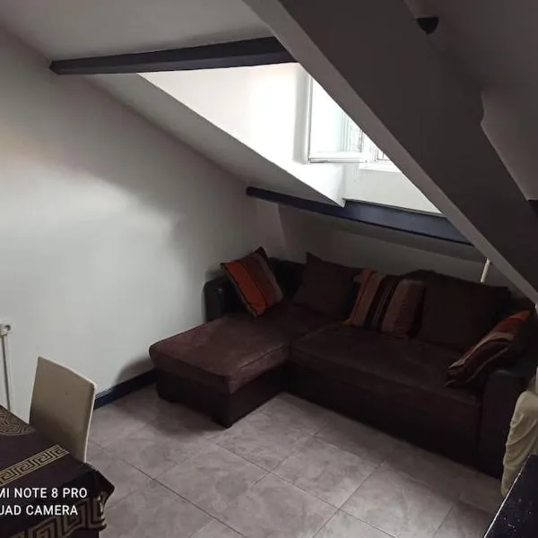 F3 A 400 m du Stade de France JO, hotel in Saint-Denis
