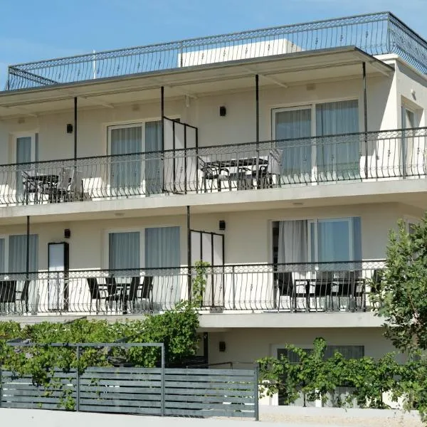 Apartmani Dalmacjia, hotel in Grebaštica