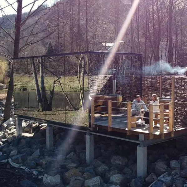 L'insolite par La Claire Fontaine, hotel v destinaci La-Roche-en-Ardenne