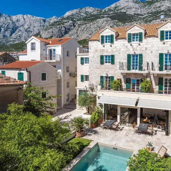 NEW - Casa Columba - 4 Star Design Boutique Hotel with Outdoor Pool & Private Garden、マカルスカのホテル