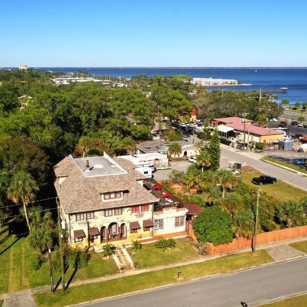 Casa Coquina del mar Bed and Breakfast, hotel in Titusville