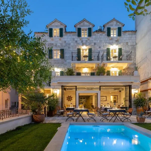 Casa Columba - 4 Star Design Boutique Hotel with Outdoor Pool & Private Garden, Hotel in Makarska