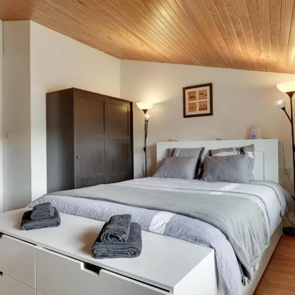 A Bordeaux, Climatisée avec billard – hotel w mieście Le Bouscat